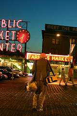 A sign of Pikes Place.